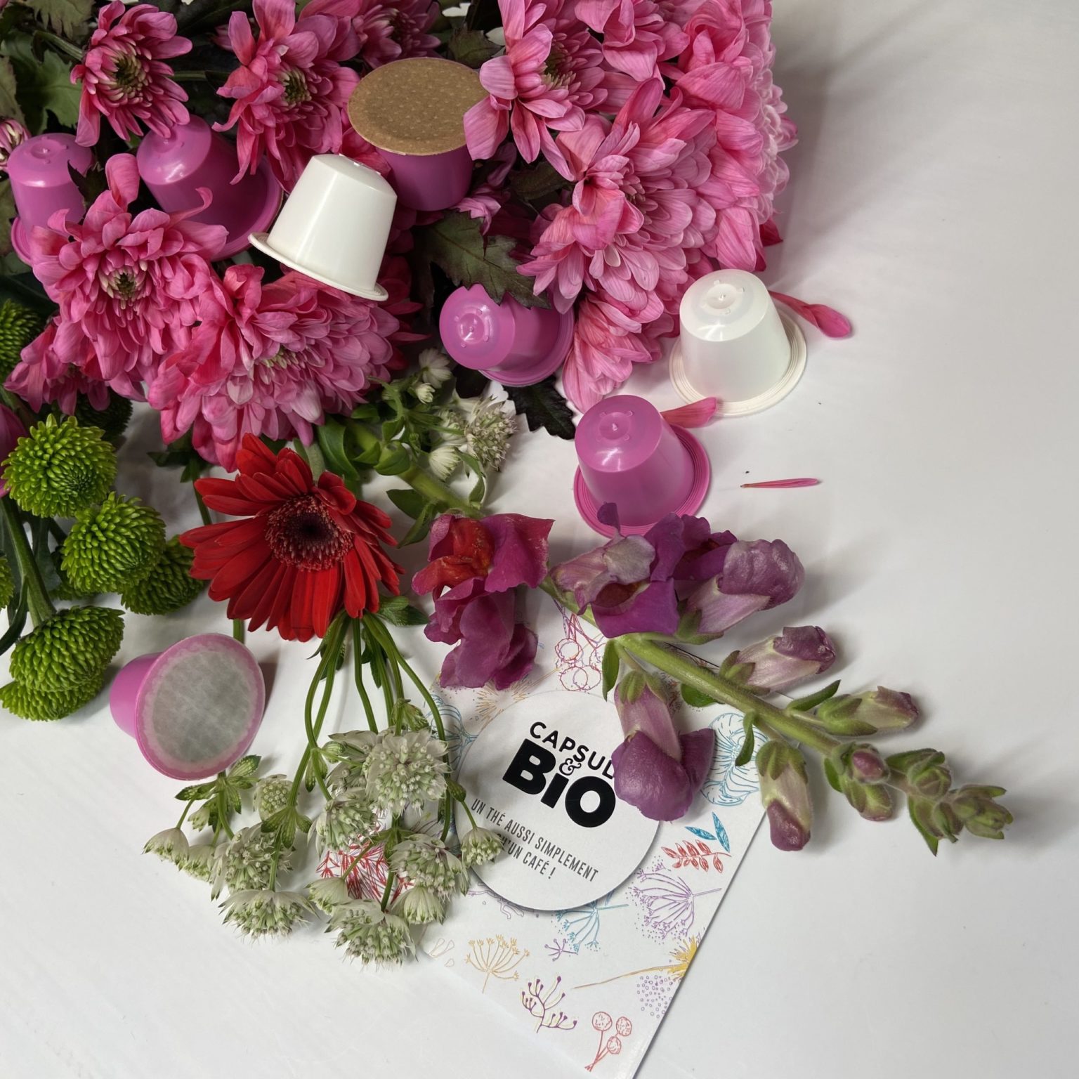 Bouquet de Saint-Valentin, caspules thé blanc pomme passion, capsules rooibos vanille, 100% biodégradables et compostables, capsules compatibles Nespresso